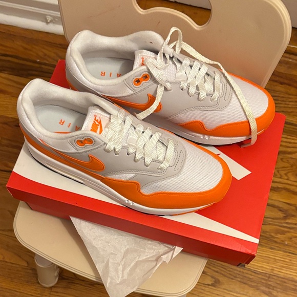 Nike Orange and White Athletic Shoes Nike Air Max  for women brand new very cute - Picture 5 of 6
